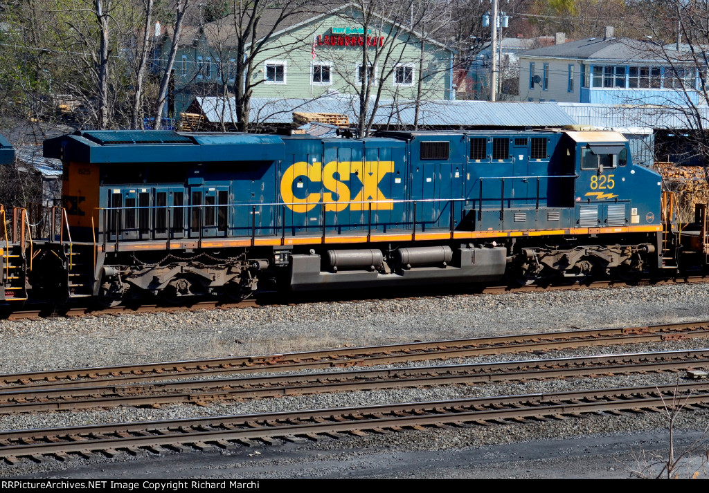 CSX 825